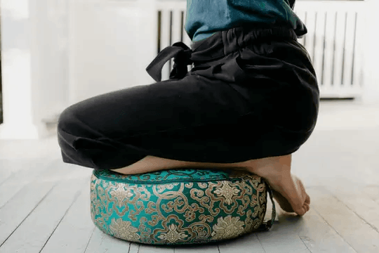 Une routine yoga de 10 minutes pour soulager l’anxiété (1)